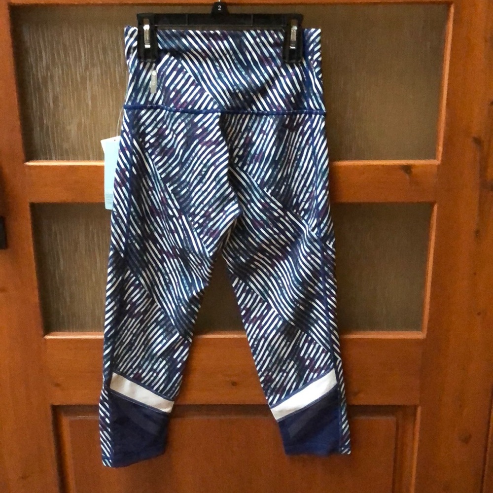🌟🌟ZELLA Mesh Up High Waist Capri Legging!!🌟🌟 - Picture 4 of 4